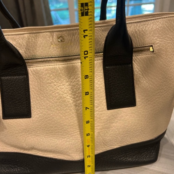 Kate Spade Elegant Black and Cream Tote Bag - Picture 7 of 16
